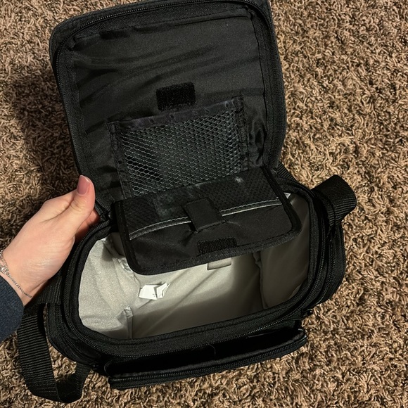 Sony black camera bag with a lot of pockets and adjustable strap - Picture 2 of 4